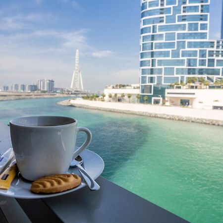 Waves Holiday Home - Waterfront Apartment With Breathtaking Sea Views Dubai Exteriör bild