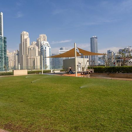 Waves Holiday Home - Waterfront Apartment With Breathtaking Sea Views Dubai Exteriör bild