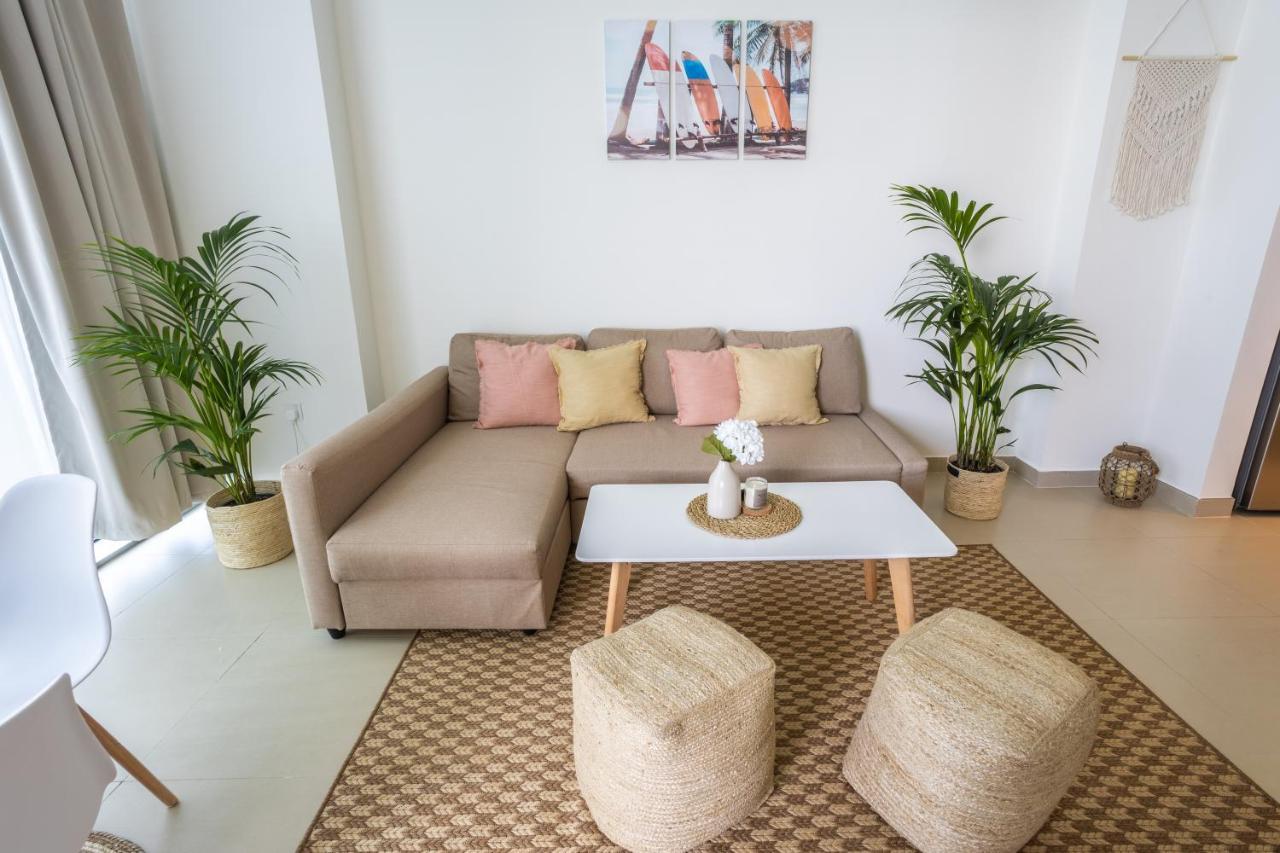 Waves Holiday Home - Waterfront Apartment With Breathtaking Sea Views Dubai Exteriör bild