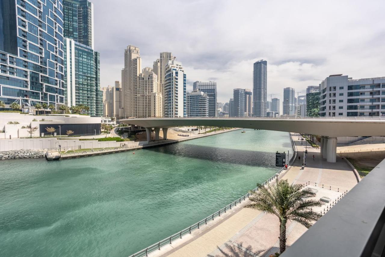 Waves Holiday Home - Waterfront Apartment With Breathtaking Sea Views Dubai Exteriör bild
