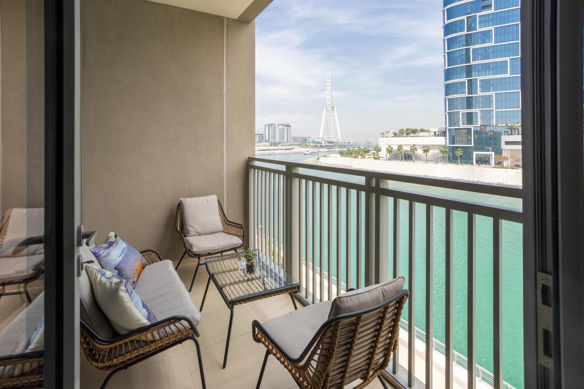 Waves Holiday Home - Waterfront Apartment With Breathtaking Sea Views Dubai Exteriör bild